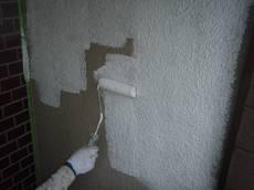 20120806外壁塗装T様邸外壁下塗りP8060266-s.JPG