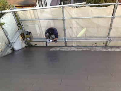 20141024外壁塗装K様邸屋根中塗り03-s.JPG