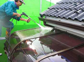 バルコニー屋根の高圧洗浄