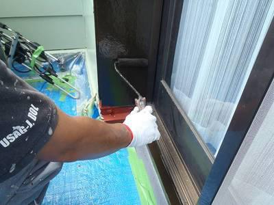 20130624外壁塗装U様邸窓枠上塗りP6247001-s.JPG